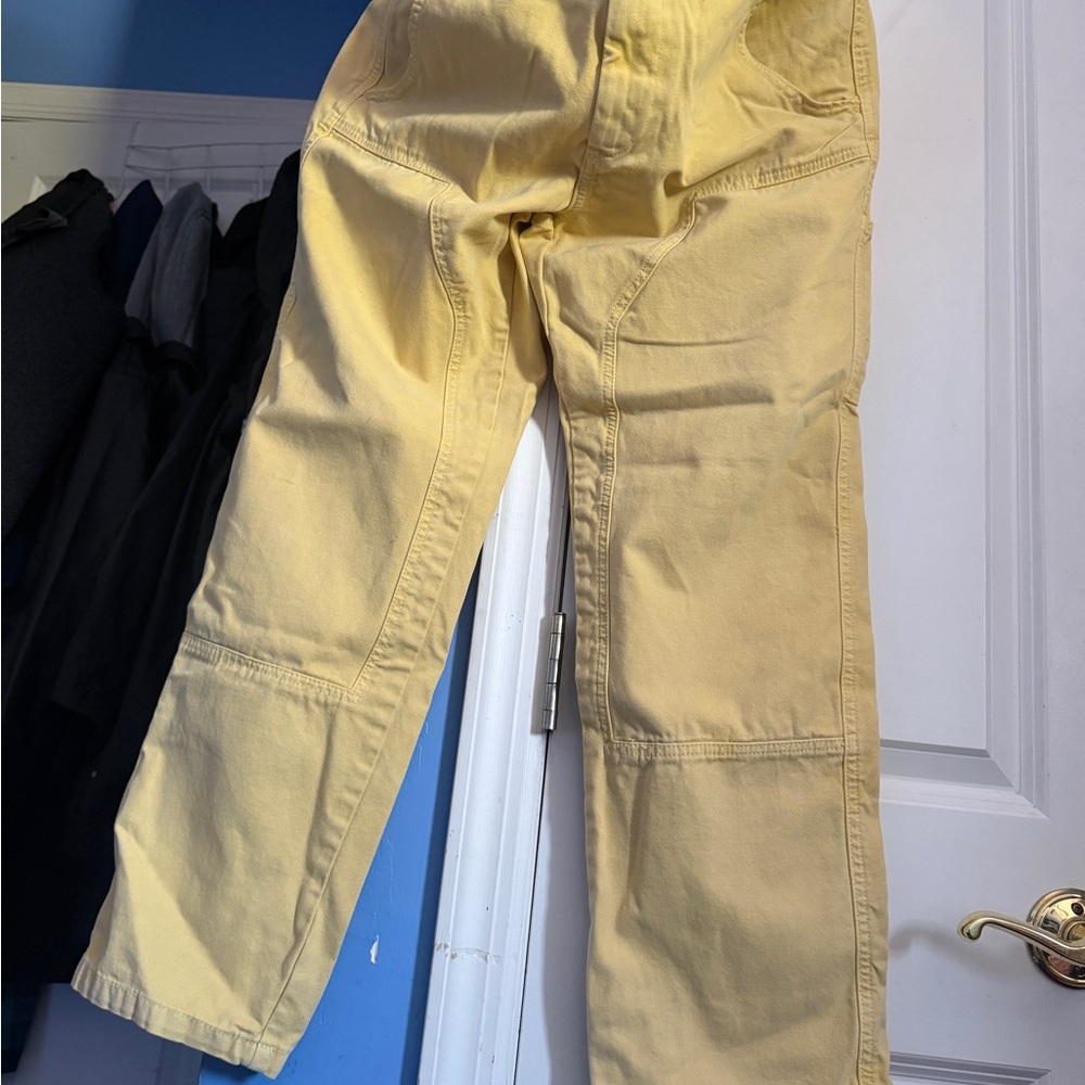 Zara Men's Relaxed Jeans in Yellow